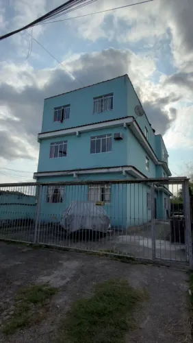 Prédio com 6 apartamentos.
