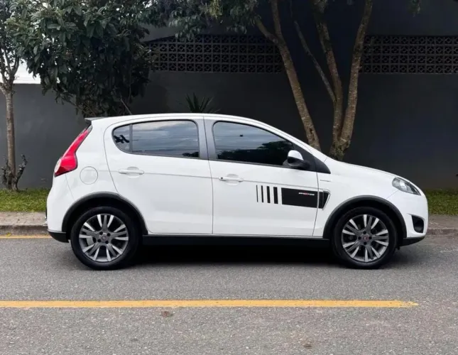 Fiat Palio Sporting 1.6 Flex 16V 5P 2014