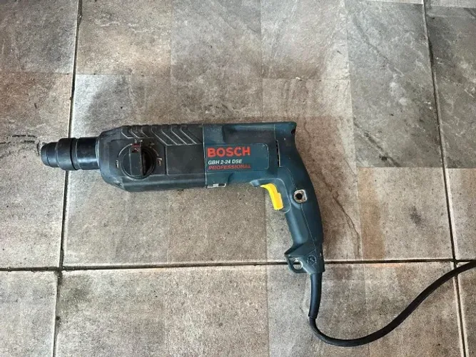 Furadeira Martelete 220V Bosch - Modelo: GBH2-24 DSE 680W