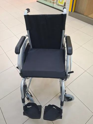 CADEIRA DE RODAS EM ALUMÍNIO