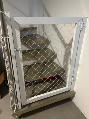 Portão e rede de proteção