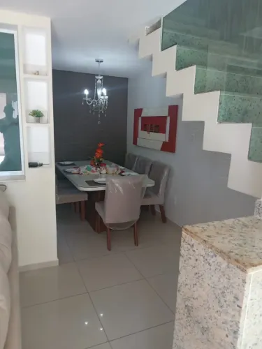 Casa ampla de 3 andares, com piscina e área gourmet