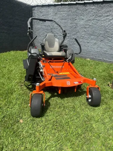 Vende-se Trator Giro Zero