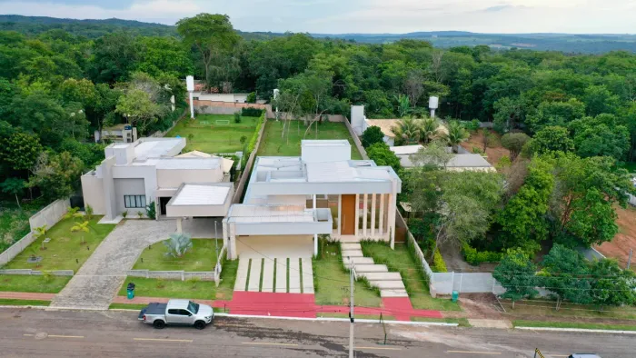 Casa de Condomínio de Chácaras com 4 Quartos e 6 banheiros à Venda, 386 m² em Senador Cane