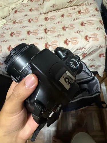 Canon T3 com lente e carregador