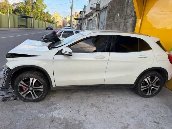 Mercedes-Benz GLA 200 Adv. 1.6/1.6 TB 16V Flex Aut. 2017