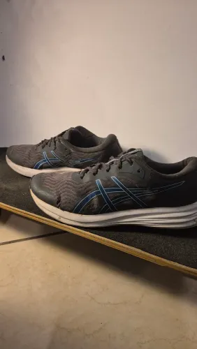 Tenis Asics usado R$ 60,00