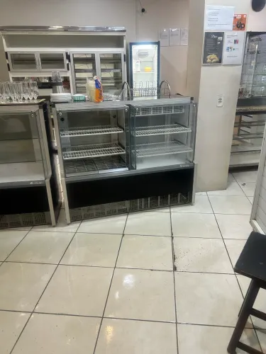 Vende se balcão gelado e quente 