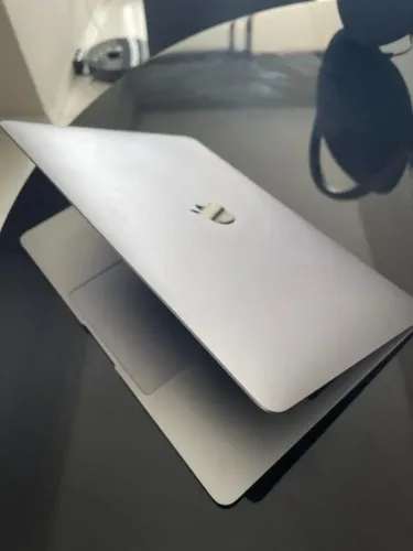 Apple MacBook Air MGN93BZ/A A2337 M1 Tela Retina 13.3" / 8GB de RAM / 256GB SSD