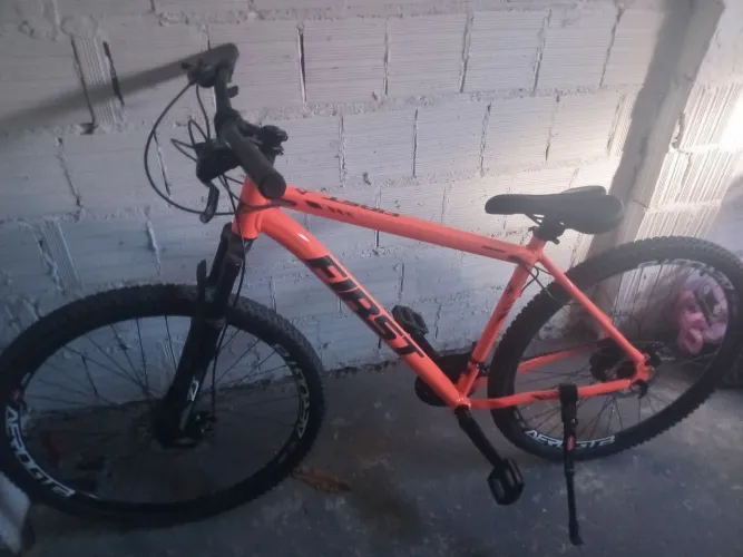 Bicicleta - semi nova