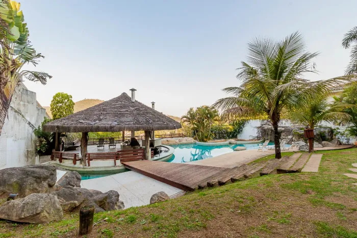 Casa para venda em Alphaville com 7 quartos, sendo 5 suítes, 1,500m²