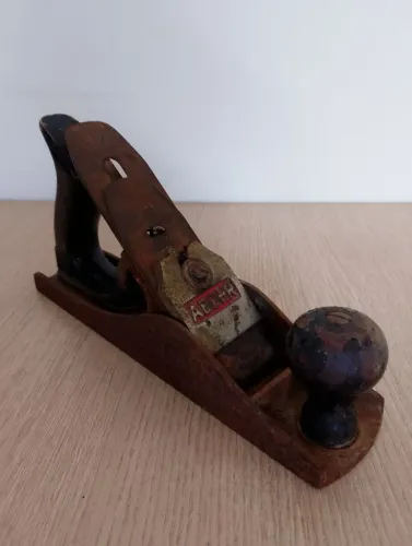 PLAINA MANUAL ANTIGA DE CARPINTARIA/MARCENARIA VINTAGE-PARA RESTAURAÇÃO OU COLEÇÃO