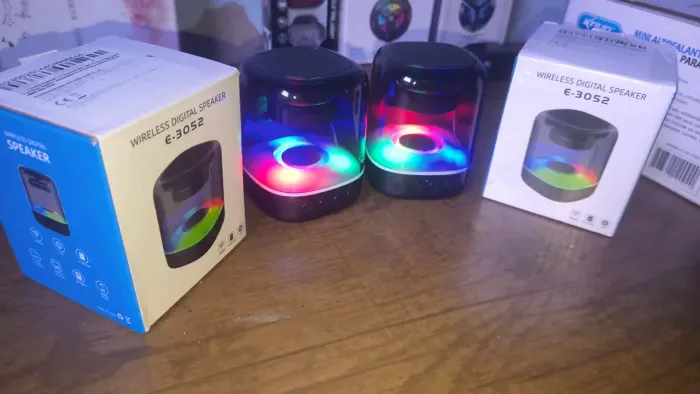 Par de Caixinhas de Som Bluetooth E-3052