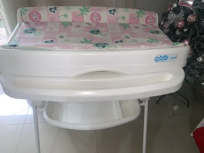 Banheira Burigotto com trocador Rosa e suporte