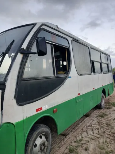 Micro ônibus Mercedes-Benz