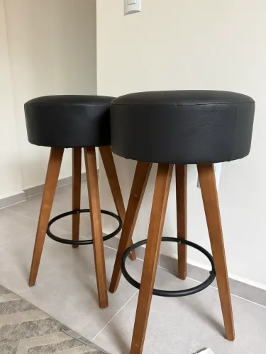 BANQUETAS PRETAS - KIT COM 2