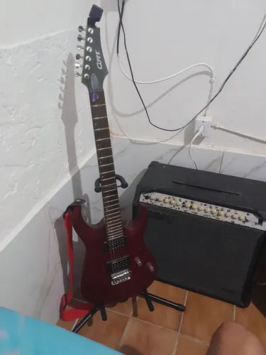 Guitarra Cort, Amp Laney inglês, 100 Watson, ME 25 da boss. Tudo por 3.00,00 reais! 