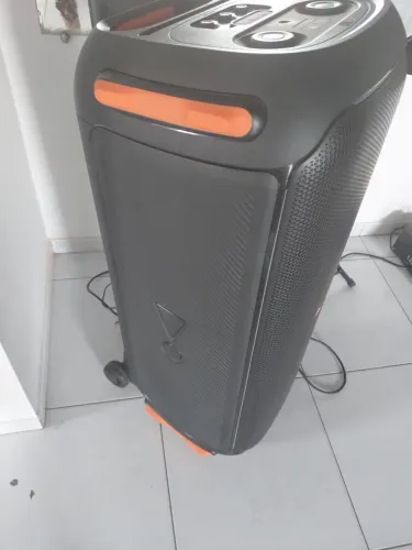 caixa jbl 710