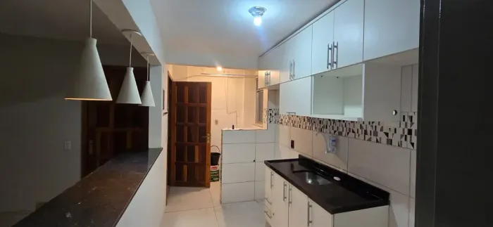 2 quartos com garagem rua do College -  Mangueira