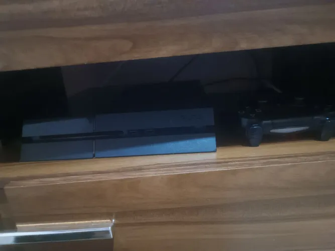 ps4 desbloqueado 500gb+ cabos 2 controle original + 13 jogos no HD