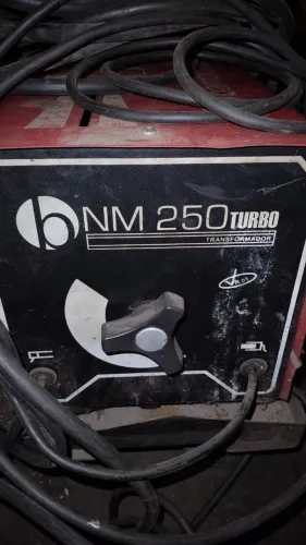 Máquina de solda elétrica Bambozzi 250 turbo