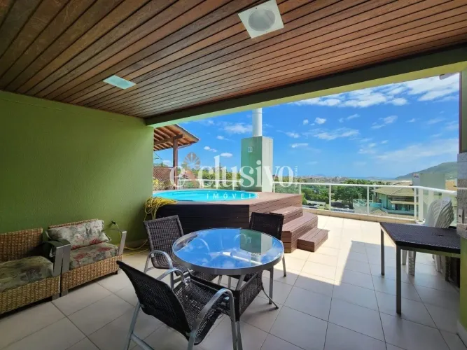 Ótima cobertura à venda no Águas do Santinho - vista mar e pé na areia