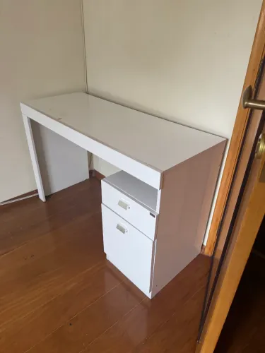 Mesa Escrivaninha Branca com Gaveteiro - Prática e Funcional