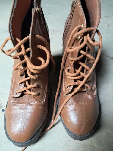 Bota 35 marrom 
