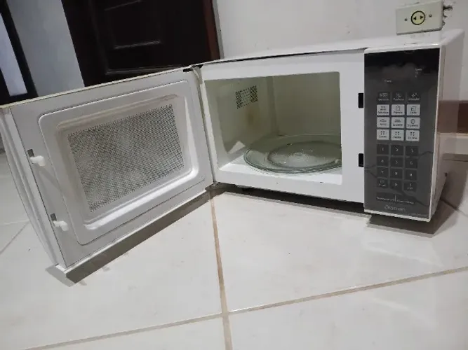 FORNO MICROONDAS PANASONIC PORTA ESPELHADA 20L(VER DESCRIÇÃO DO ANÚNCIO)