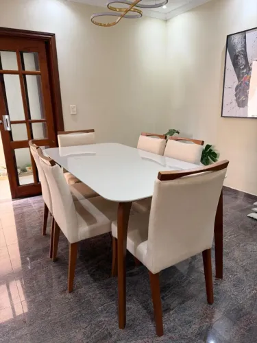 Conjunto de Mesa Retangular com 6 Cadeiras - Impecável