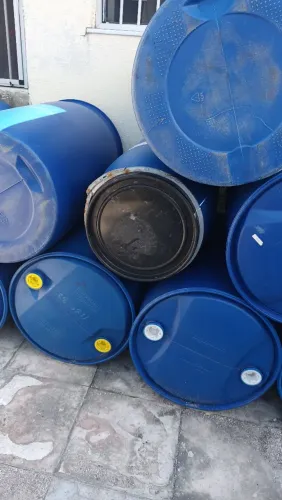 Vendo tambores de 200 LT
