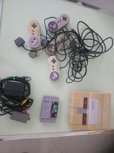 Video game Super Nintendo com jogo