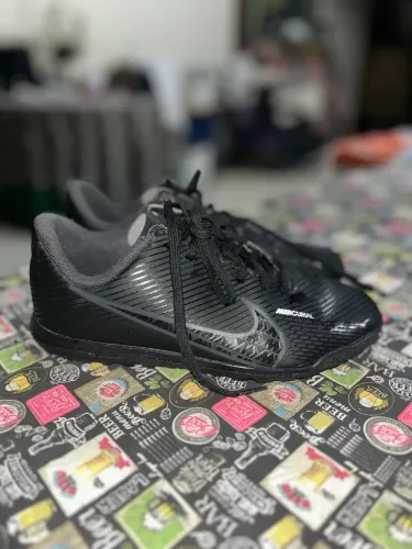 Chuteira infantil Nike mercurial tamanho 35
