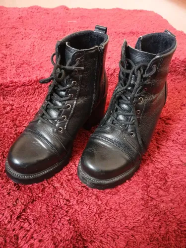 Bota pegada 37