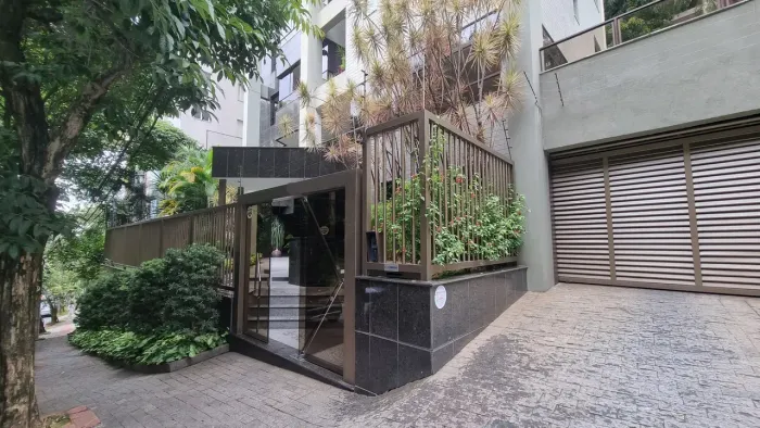 Apartamento para aluguel tem 140 metros quadrados com 4 quartos
