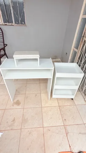 VENDO KIT ? Mesa para manicure ? Carrinho auxiliar ? Apoio para as mãos ? Valor do c