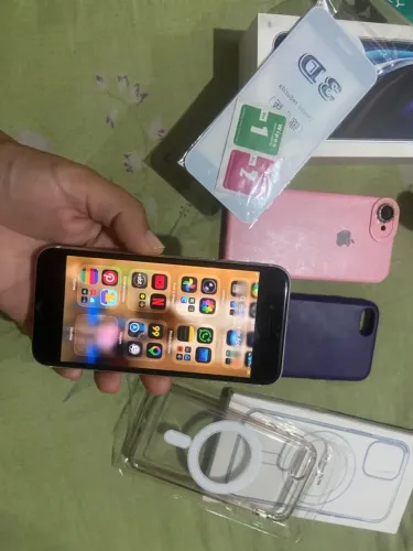 iPhone SE iOS 26.5 64g todos acessórios original nunca foi aberto