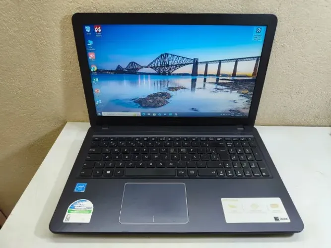Ultrabook Asus DualCore, 4GB ram DDR4, SSD de 120GB. Novíssimo. Bateria autonomia de +2 Hs