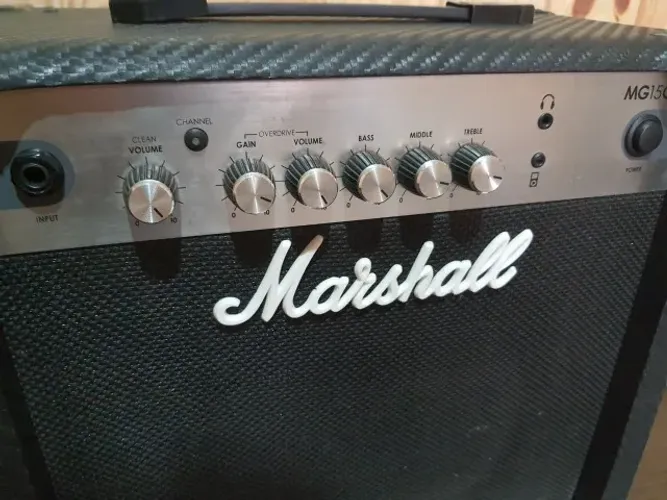 Amplificador de guitarra Marshall MG15CF
