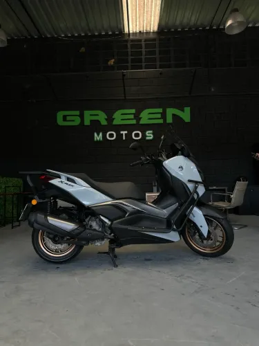 YAMAHA XMAX 300 (GREEN MOTOS)