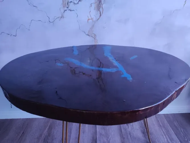 Mesa rústica em resina 
