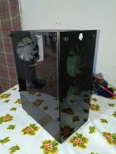 Gabinete torre gamer 4 fan RGB