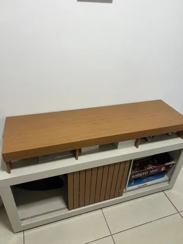 Lindo rack para sala off com amadeirado