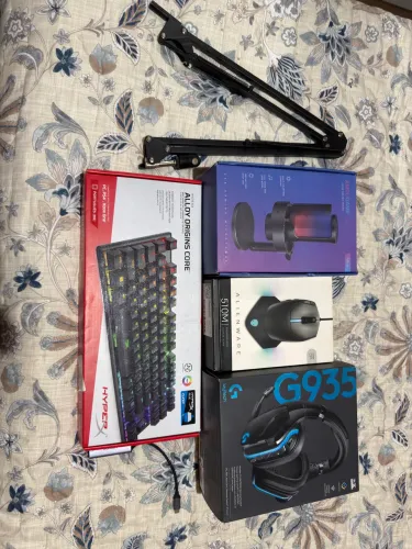 Fone, teclado, mouse, mic e adaptador de rede