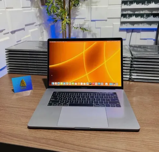 MacBook Pro 16 polegadas ( muito novo )