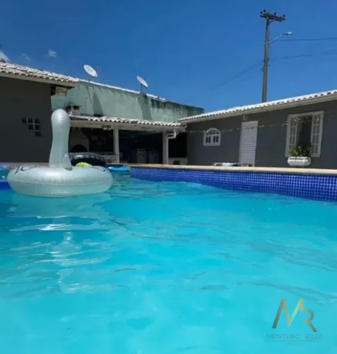Casa com piscina, churrasqueira e amplo quintal, 4 dormitórios e 5 vagas em Guaratiba, Rio