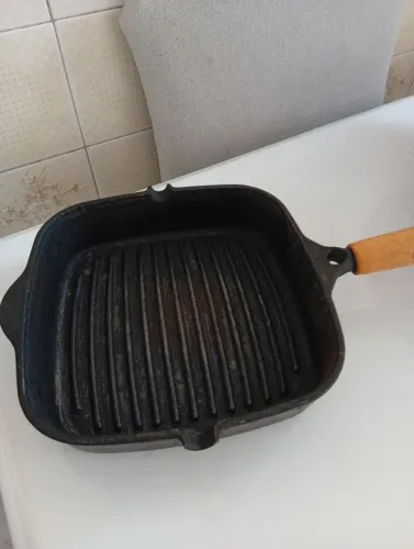 Frigideira Grill Quadrada de Ferro Fundido Panela Mineira 23,5 x 23,5 cm - Cabo de Madeira