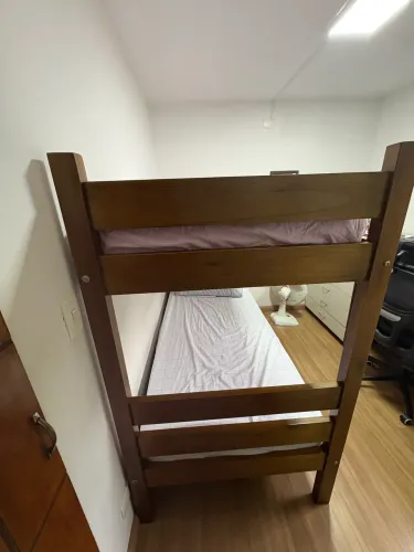 Vendo beliche. Acompanha Colchões.