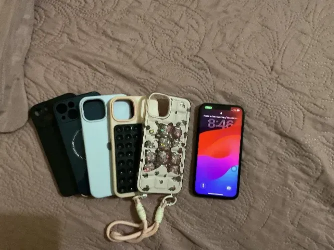 Vendo um iPhone 13 