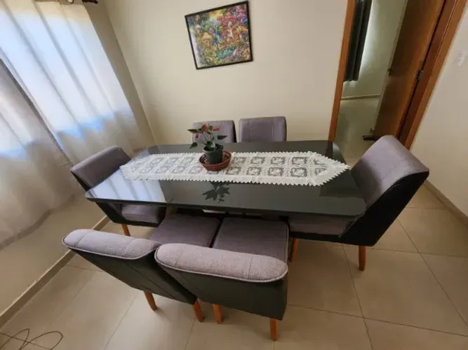 Mesa de Jantar com vidro e com 6 Cadeiras